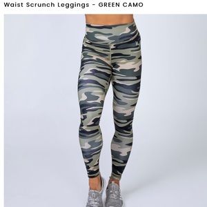 MUSCLE NATION CAMO SCRUNCH BUTT LEGGINGS